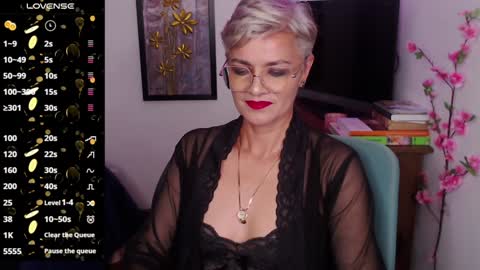 Snapshot of scarlett_paris chatting on 01-06-25, 10:58 Scarlett online show from 01-06-25, 10:58