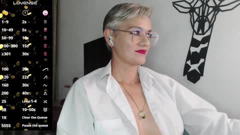 Snapshot of scarlett_paris chatting on 01-15-25, 11:51 Scarlett online show from 01-15-25, 11:51