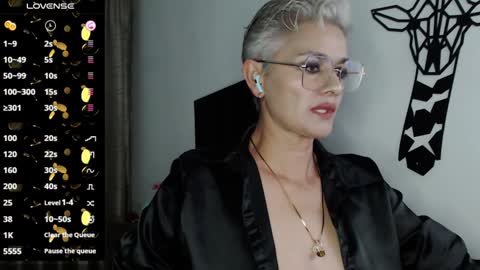 Snapshot of scarlett_paris chatting on 01-19-25, 12:06 Scarlett online show from 01-19-25, 12:06