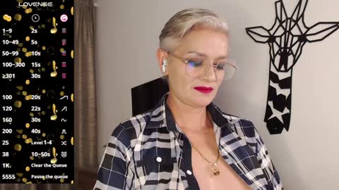 Snapshot of scarlett_paris chatting on 01-29-25, 11:46 Scarlett online show from 01-29-25, 11:46