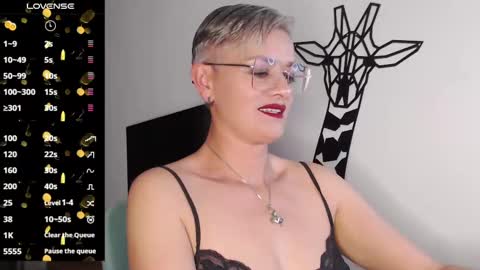 Snapshot of scarlett_paris chatting on 02-09-25, 11:36 Scarlett online show from 02-09-25, 11:36