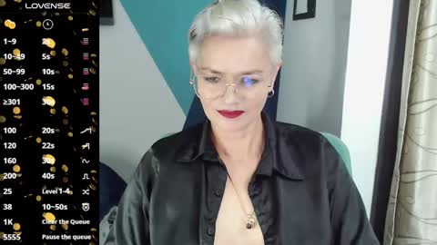 Snapshot of scarlett_paris chatting on 02-25-25, 12:03 Scarlett online show from 02-25-25, 12:03