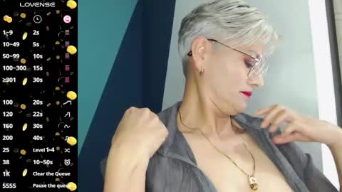 Snapshot of scarlett_paris chatting on 02-25-25, 11:44 Scarlett online show from 02-25-25, 11:44