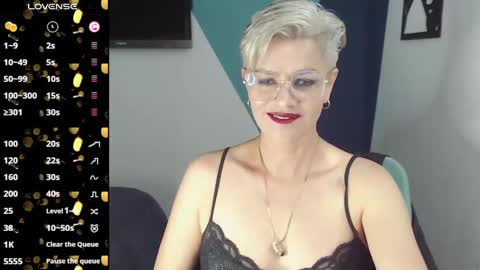 Snapshot of scarlett_paris chatting on 02-26-25, 11:26 Scarlett online show from 02-26-25, 11:26