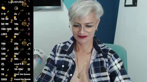 Snapshot of scarlett_paris chatting on 03-11-25, 12:00 Scarlett online show from 03-11-25, 12:00