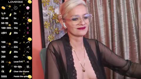 Snapshot of scarlett_paris chatting on 10-10-25, 11:48 Scarlett online show from 10-10-25, 11:48