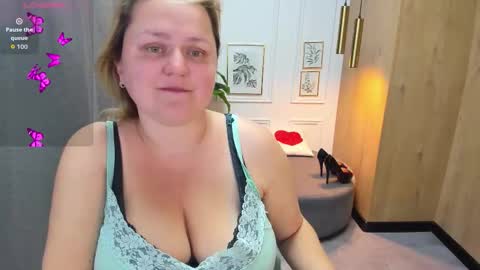 Snapshot of scarlettsoft chatting on 09-15-25, 05:29 Scarlett online show from 09-15-25, 05:29