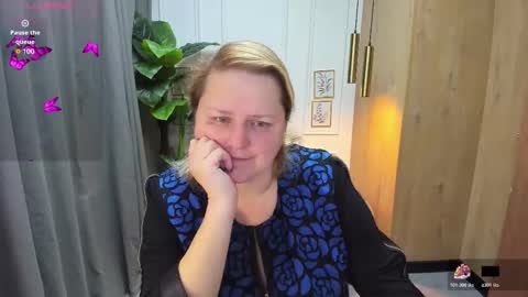 Snapshot of scarlettsoft chatting on 10-21-25, 05:19 Scarlett online show from 10-21-25, 05:19