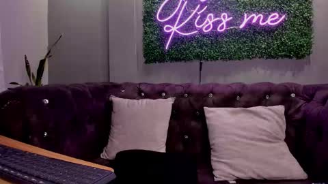 Scarlet online show from 11-12-25, 05:24