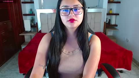 Snapshot of scarlleth_1 chatting on 01-22-25, 12:06 scarllet online show from 01-22-25, 12:06