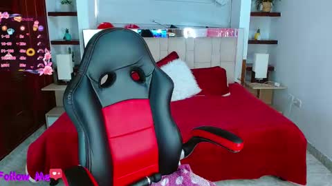 Snapshot of scarlleth_1 chatting on 02-28-25, 12:09 scarllet online show from 02-28-25, 12:09