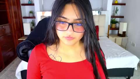 Snapshot of scarlleth_1 chatting on 09-15-25, 12:05 scarllet online show from 09-15-25, 12:05