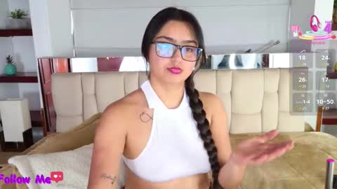 Snapshot of scarlleth_1 chatting on 09-27-25, 12:10 scarllet online show from 09-27-25, 12:10