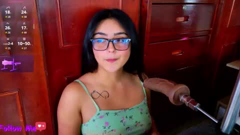 Snapshot of scarlleth_1 chatting on 10-20-25, 12:05 scarllet online show from 10-20-25, 12:05