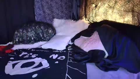 Sarah Bones online show from 01-30-25, 09:47