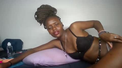 Snapshot of scentedfriction chatting on 09-13-25, 07:02 scentedfriction online show from 09-13-25, 07:02
