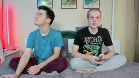 Thomas brunette and Alex blond online show from 12-10-24, 11:32