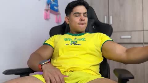 Andrew Flintt online show from 12-22-25, 01:46