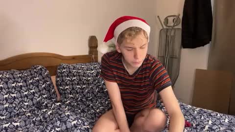 Snapshot of scottish_twink01 chatting on 12-14-24, 03:04 danny online show from 12-14-24, 03:04