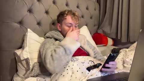 Snapshot of scottish_twink01 chatting on 12-18-24, 12:32 danny online show from 12-18-24, 12:32