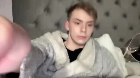 Snapshot of scottish_twink01 chatting on 12-19-24, 01:07 danny online show from 12-19-24, 01:07