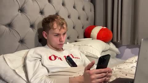 Snapshot of scottish_twink01 chatting on 12-21-24, 01:15 danny online show from 12-21-24, 01:15