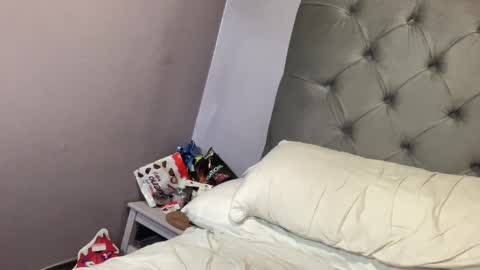 Snapshot of scottish_twink01 chatting on 12-22-24, 01:23 danny online show from 12-22-24, 01:23