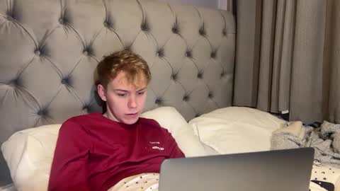 Snapshot of scottish_twink01 chatting on 12-25-24, 01:31 danny online show from 12-25-24, 01:31