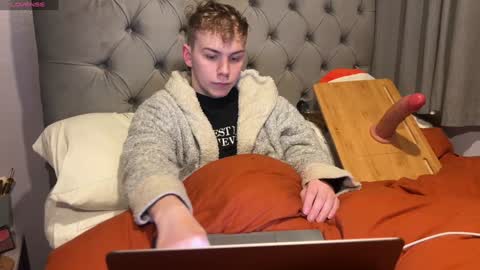 Snapshot of scottish_twink01 chatting on 01-10-25, 05:13 danny online show from 01-10-25, 05:13