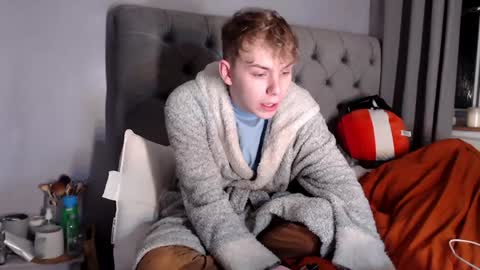 Snapshot of scottish_twink01 chatting on 01-22-25, 12:48 danny online show from 01-22-25, 12:48