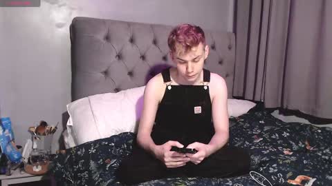 Snapshot of scottish_twink01 chatting on 01-23-25, 12:04 danny online show from 01-23-25, 12:04