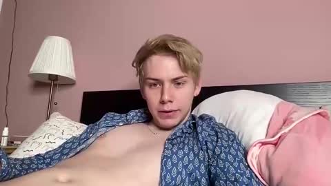 Snapshot of scottish_twink01 chatting on 09-12-25, 04:07 danny online show from 09-12-25, 04:07