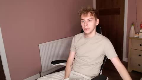 Snapshot of scottish_twink01 chatting on 09-17-25, 01:35 danny online show from 09-17-25, 01:35