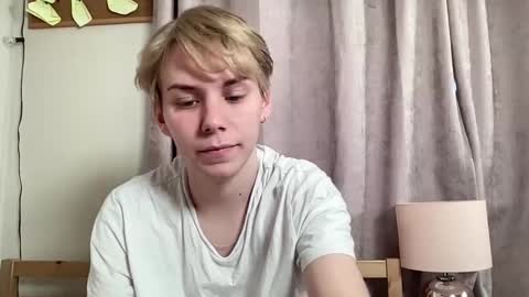 Snapshot of scottish_twink01 chatting on 09-22-25, 04:09 danny online show from 09-22-25, 04:09