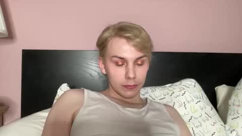 Snapshot of scottish_twink01 chatting on 09-27-25, 04:34 danny online show from 09-27-25, 04:34