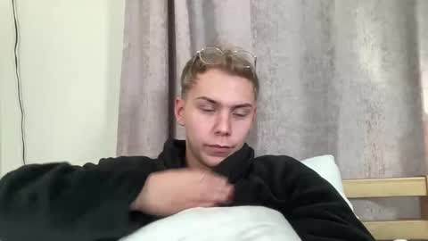 Snapshot of scottish_twink01 chatting on 10-06-25, 12:41 danny online show from 10-06-25, 12:41