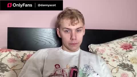 Snapshot of scottish_twink01 chatting on 10-11-25, 11:09 danny online show from 10-11-25, 11:09