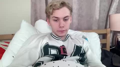 Snapshot of scottish_twink01 chatting on 10-16-25, 10:33 danny online show from 10-16-25, 10:33
