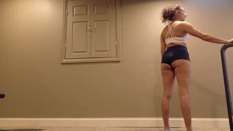 Scout has fun online show from 12-17-25, 02:34