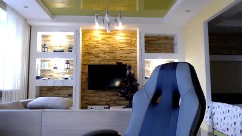 Elizabeth  online show from 12-20-24, 12:16