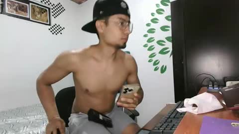 Snapshot of sebas_baby chatting on 10-19-25, 06:19 SEBASTIAN online show from 10-19-25, 06:19