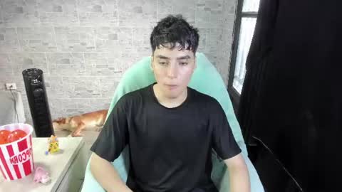 Snapshot of sebas_rosse chatting on 06-25-26, 10:25 sebastian online show from 06-25-26, 10:25