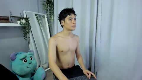 Snapshot of sebas_rosse chatting on 07-23-26, 01:58 sebastian online show from 07-23-26, 01:58