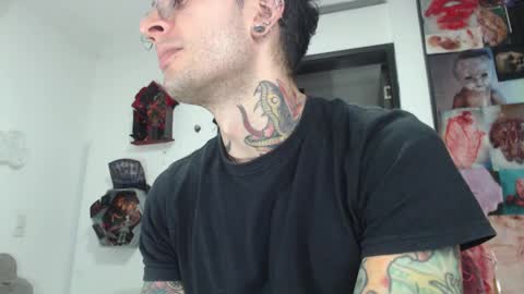 Snapshot of sebasbigdick_ chatting on 02-25-25, 04:03 spityio instagram online show from 02-25-25, 04:03