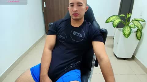 Snapshot of sebastian_oconnor77 chatting on 11-06-25, 01:56 juan sebastian online show from 11-06-25, 01:56