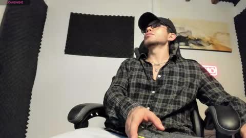 Lucian Sinclair online show from 03-09-26, 03:32