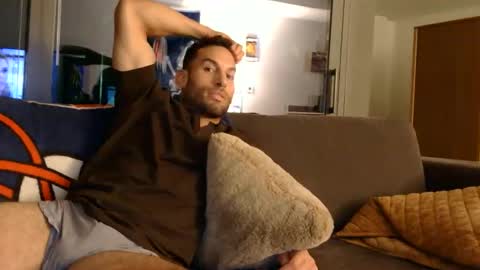 Snapshot of sebroyce chatting on 06-10-26, 06:12 Sebastian Royce online show from 06-10-26, 06:12