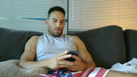 Snapshot of sebroyce chatting on 06-25-26, 10:58 Sebastian Royce online show from 06-25-26, 10:58