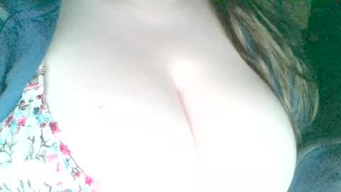 Snapshot of secret18slaveanon chatting on 02-05-25, 12:27 Sunny online show from 02-05-25, 12:27