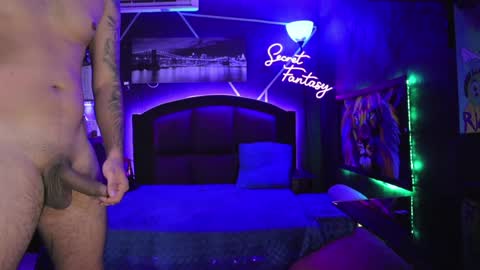 Snapshot of secretfantasy_xxx chatting on 01-29-25, 01:48 Kiki and Max online show from 01-29-25, 01:48